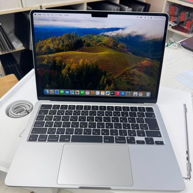 7309. Macbook Air 2024 13.6" bạc chip M3/ 8/256Gb pin 100% chu kỳ sạc 33 lần pk fullbox, giá 10man5