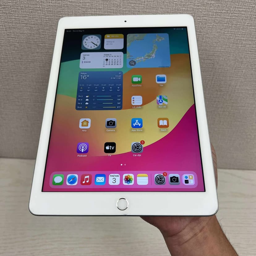 5813. Ipad Gen6 2018 bạc 9.7inch 32Gb sim+wifi pin 85% pk cáp sạc, giá 1man5