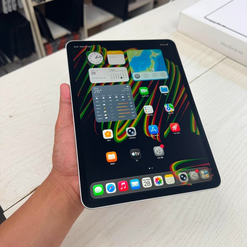 7305. Ipad Pro 2018 11inch bạc 256Gb wifi pin85% phụ kiện cáp sạc, giá 4man4